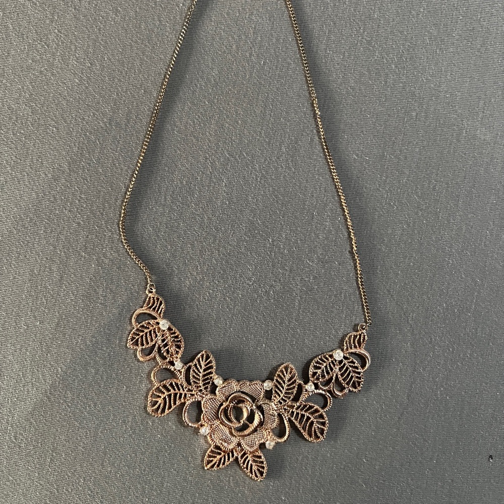 Elegant Rosegold Floral Necklace